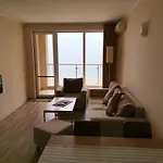 б306 в бийч на първа линия с перфектен изглед към плажа! *