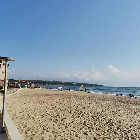 б306 в бийч на първа линия с перфектен изглед към плажа! Obzor